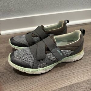 Vionic 8 Women’s Pull-On Shoes
